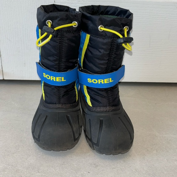 Kids SOREL winter boots worn for only one season - Picture 1 of 11